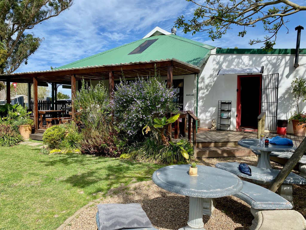 Lunch, coffee and exquisite cheesecake at Hoekville Country Cafe near Wilderness