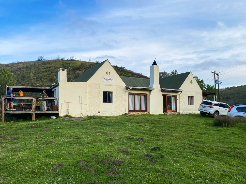 Base Camp at Antije se Pad