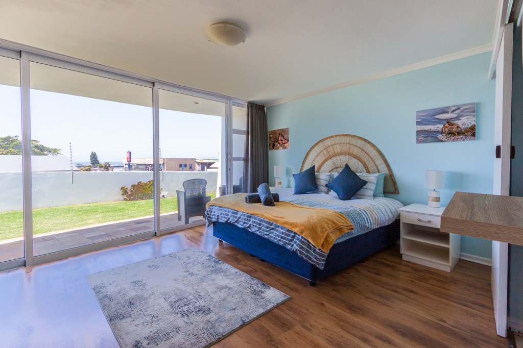 Jeffreys Bay Getaway, 2-bedroom, 2-bathroom ground floor holiday apartment in Jeffreys Bay